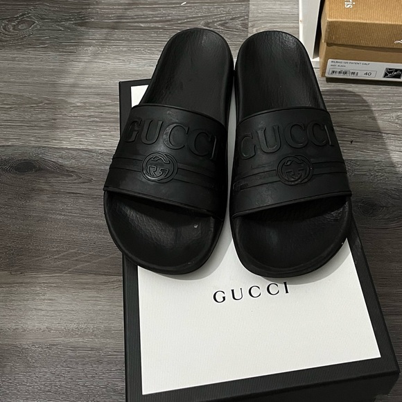 GUCCI LOGO RUBBER SLIDE - Picture 2 of 3